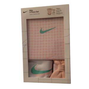 Nike Swoosh Gingham 3-Piece Box Set Baby Set.